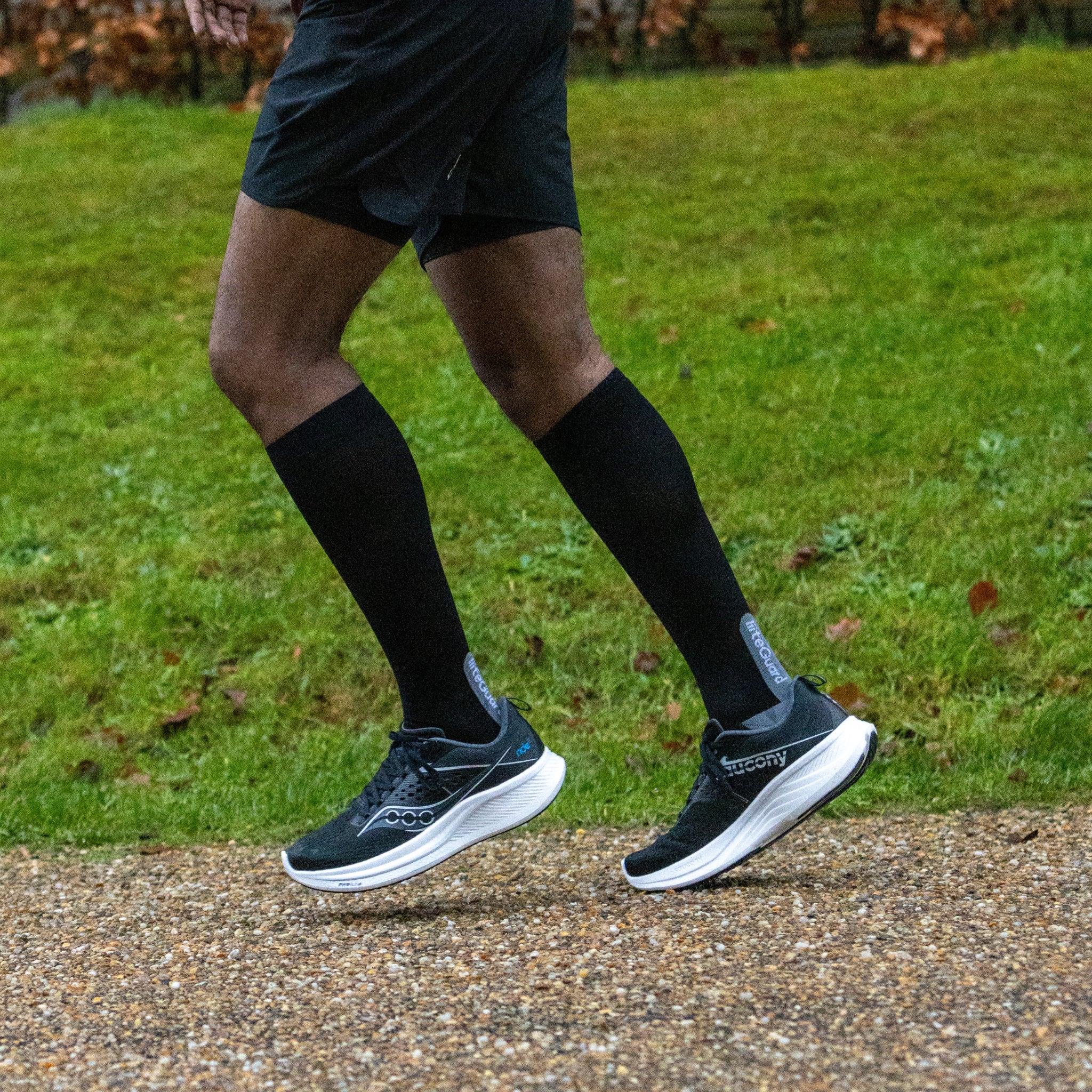 liiteGuard SHIN-TECH LIGHT RUNNING SOCK Lange strømper Black/Grey