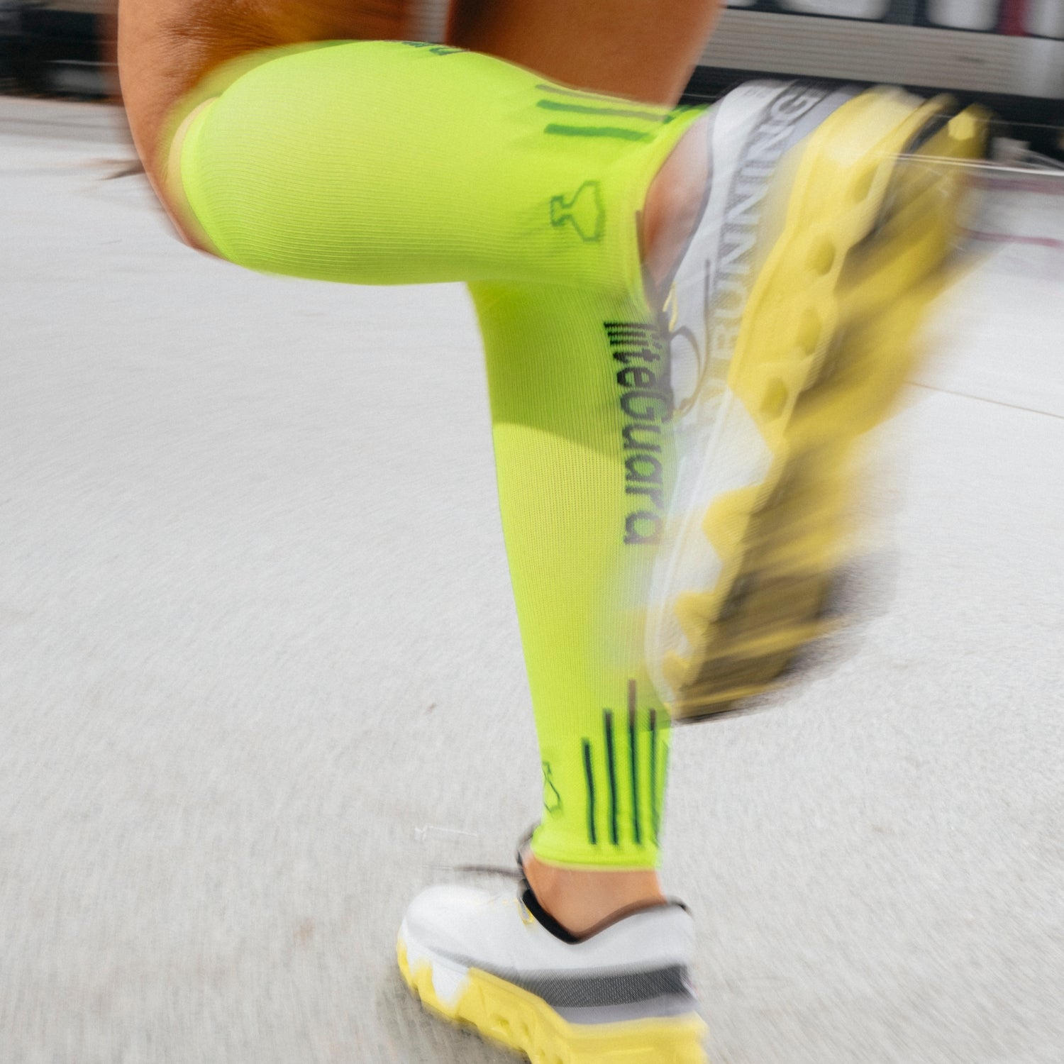 liiteGuard SHIN-TECH VISION COMPRESSION CALF SLEEVES Leg sleeve Neon Yellow