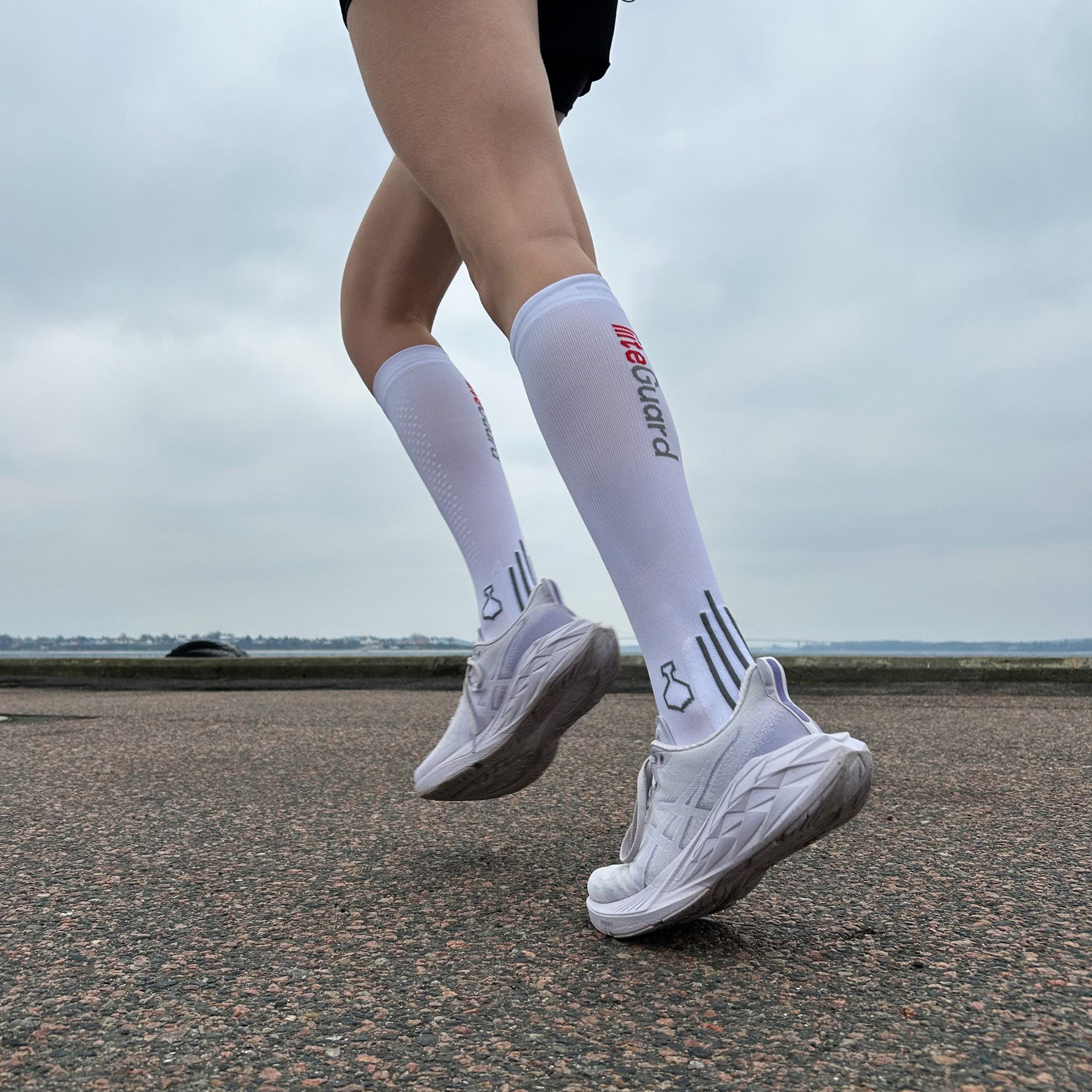 liiteGuard SHIN-TECH GRIP RUNNING SOCK Lange strømper White